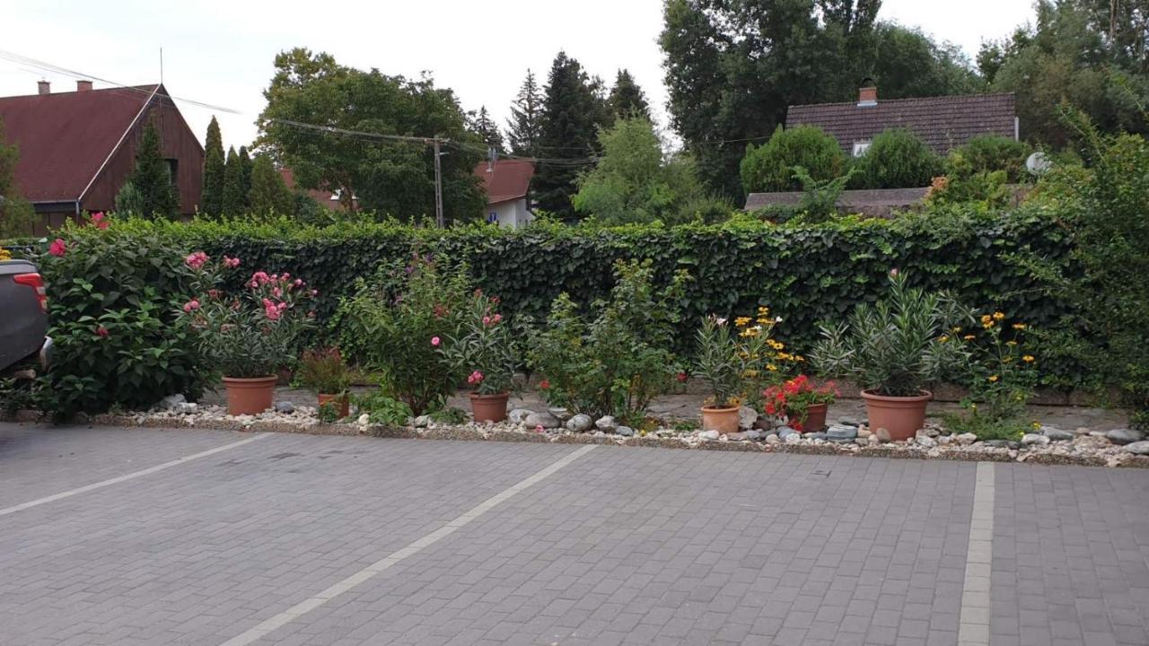Ilona Apartmanok Balatonboglár Exterior foto